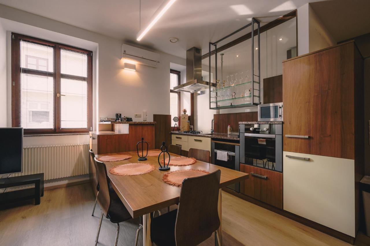 Skau Laurinska Apartment Братислава Екстериор снимка