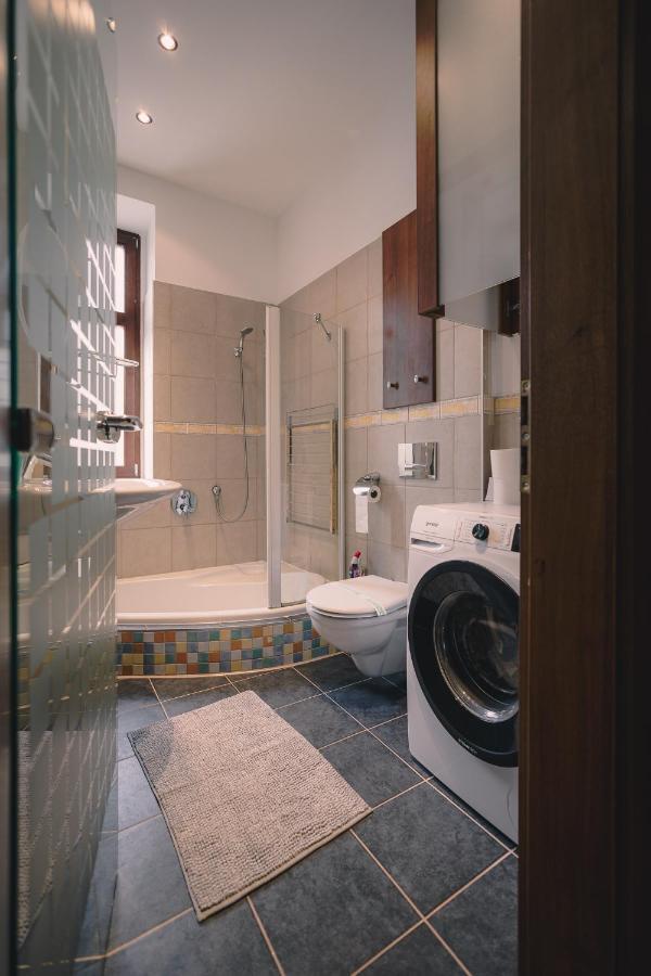 Skau Laurinska Apartment Братислава Екстериор снимка