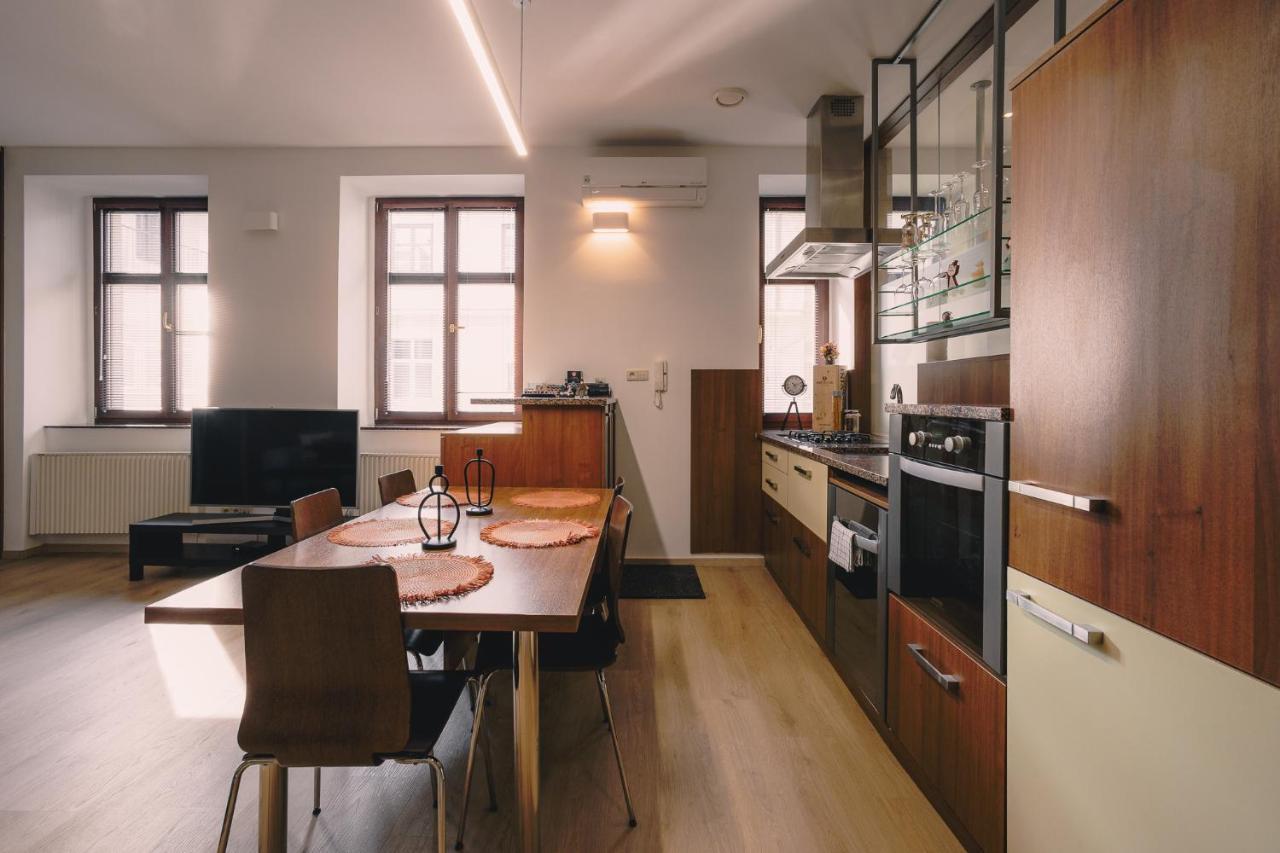Skau Laurinska Apartment Братислава Екстериор снимка